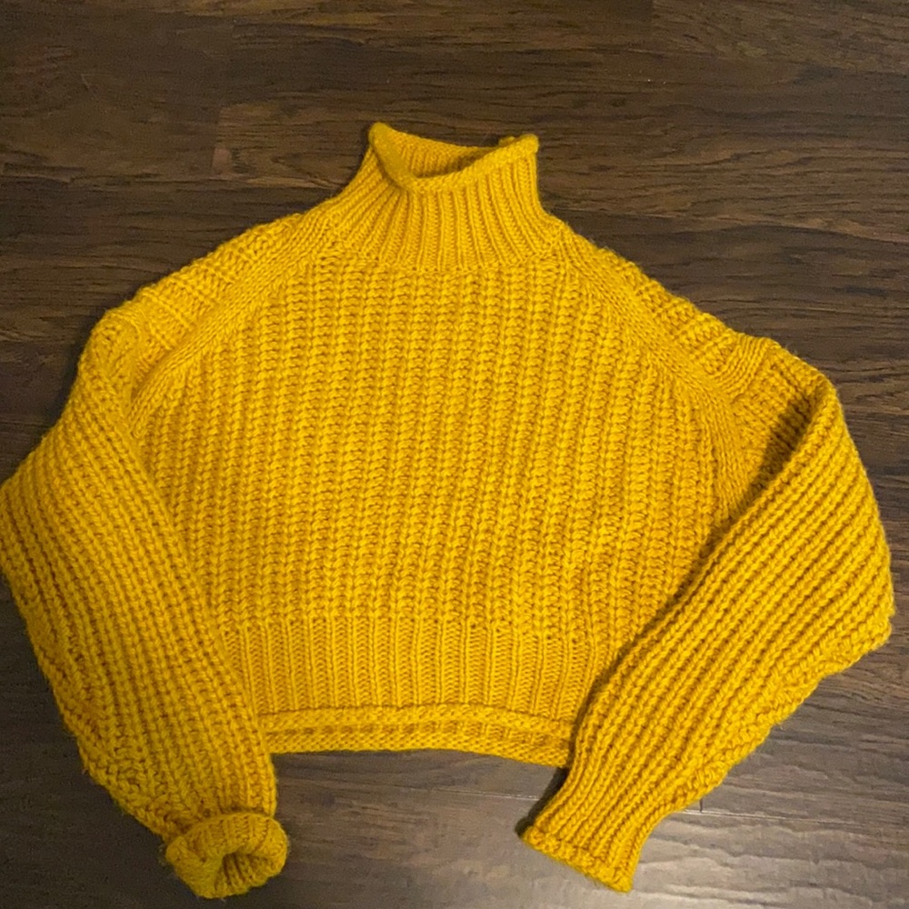 Cable knit mustard cropped sweater